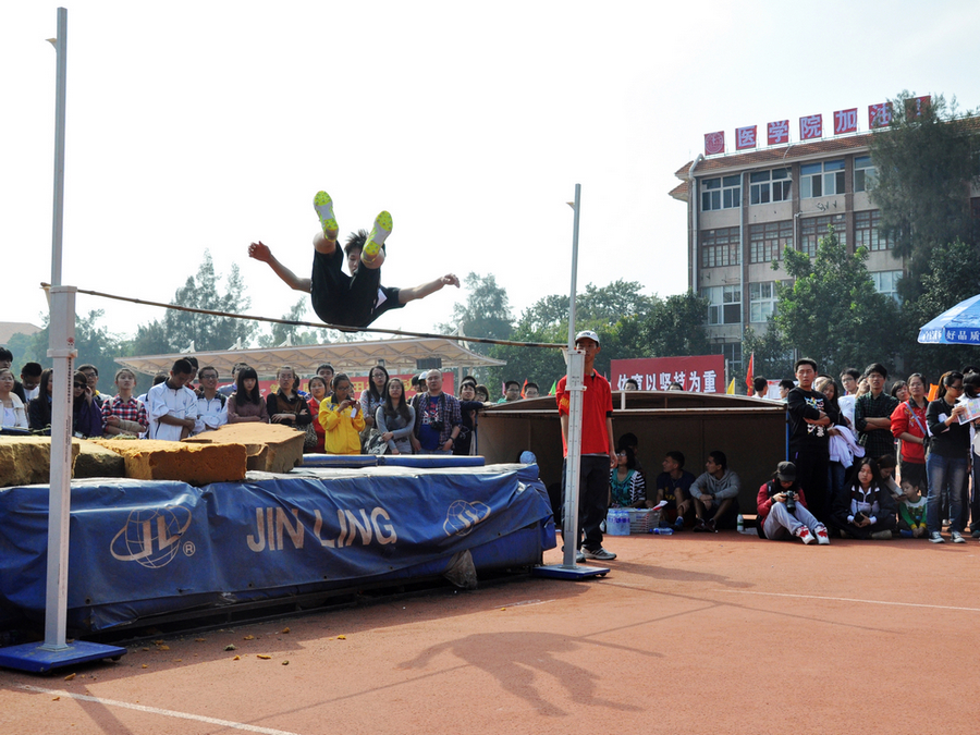 11级刘嘉恒跳高