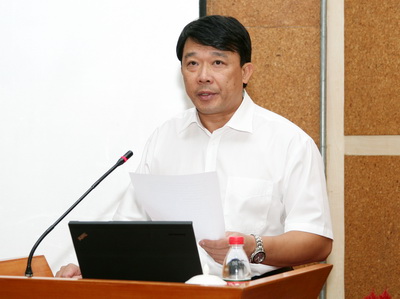 校党委书记朱之文在中层干部会议上强调:以科学发展观为统领  保质保量完成今年的各项任务