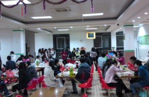 活动现场,同学们其乐融融